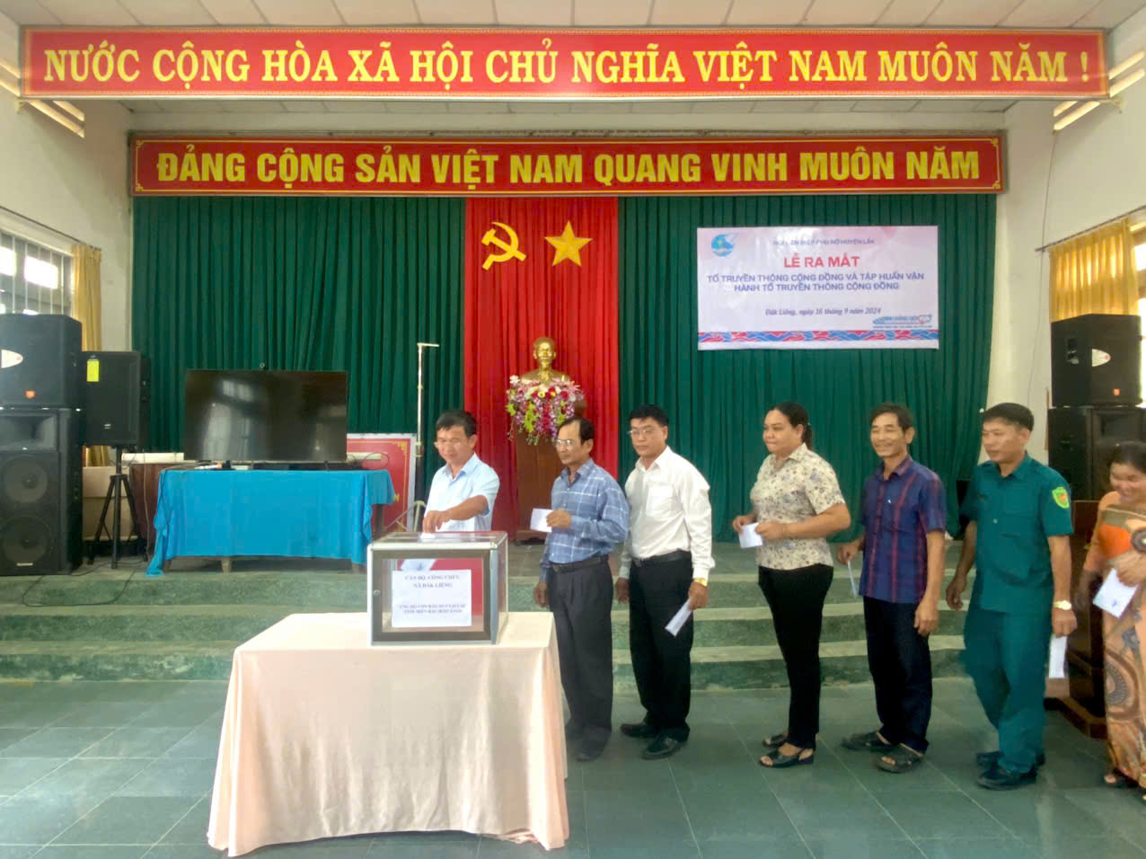 CÁN BỘ VÀ NHÂN DÂN XÃ ĐĂK LIÊNG ỦNG HỘ CƠN BÃO SỐ 3 (BÃO YAGI) TẠI CÁC TỈNH PHÍA BẮC 